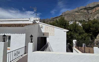 Villa in good condition in the Sierra de Altea.